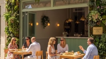 Cafe_with_outdoor